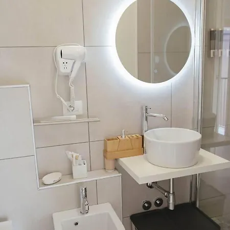 Tra Maggiore E Dorta Terra Apartment