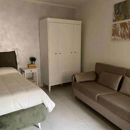 Tra Maggiore E D'orta Terra *