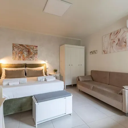 Tra Maggiore E D'orta Terra