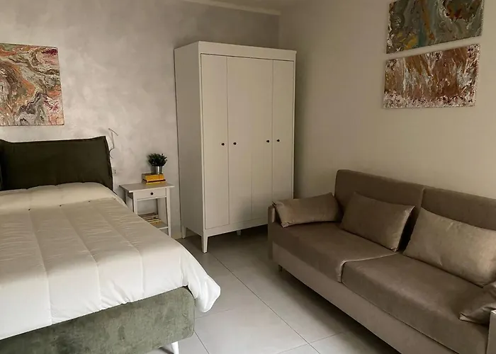 Tra Maggiore E D'orta Terra *